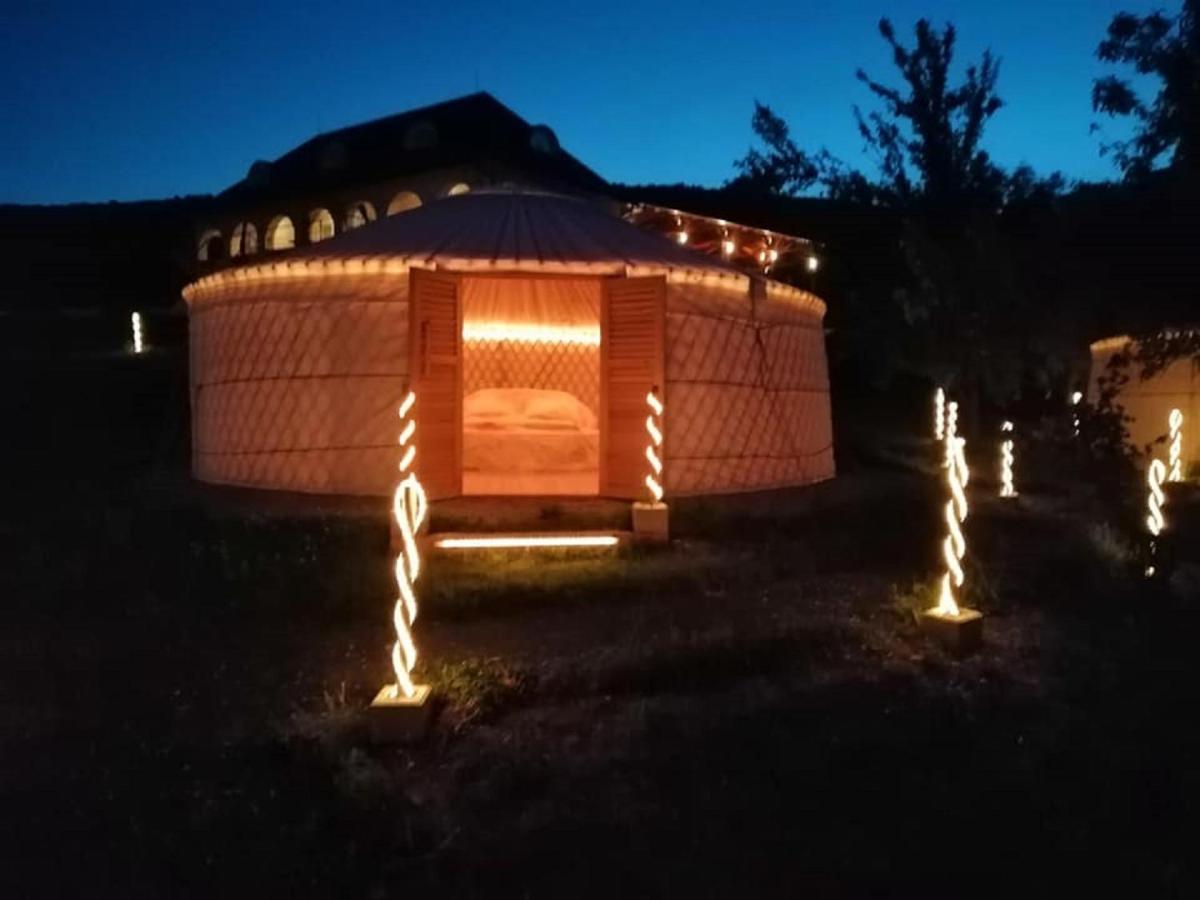 Jurta Hotel Balatongyoeroek 外观 照片