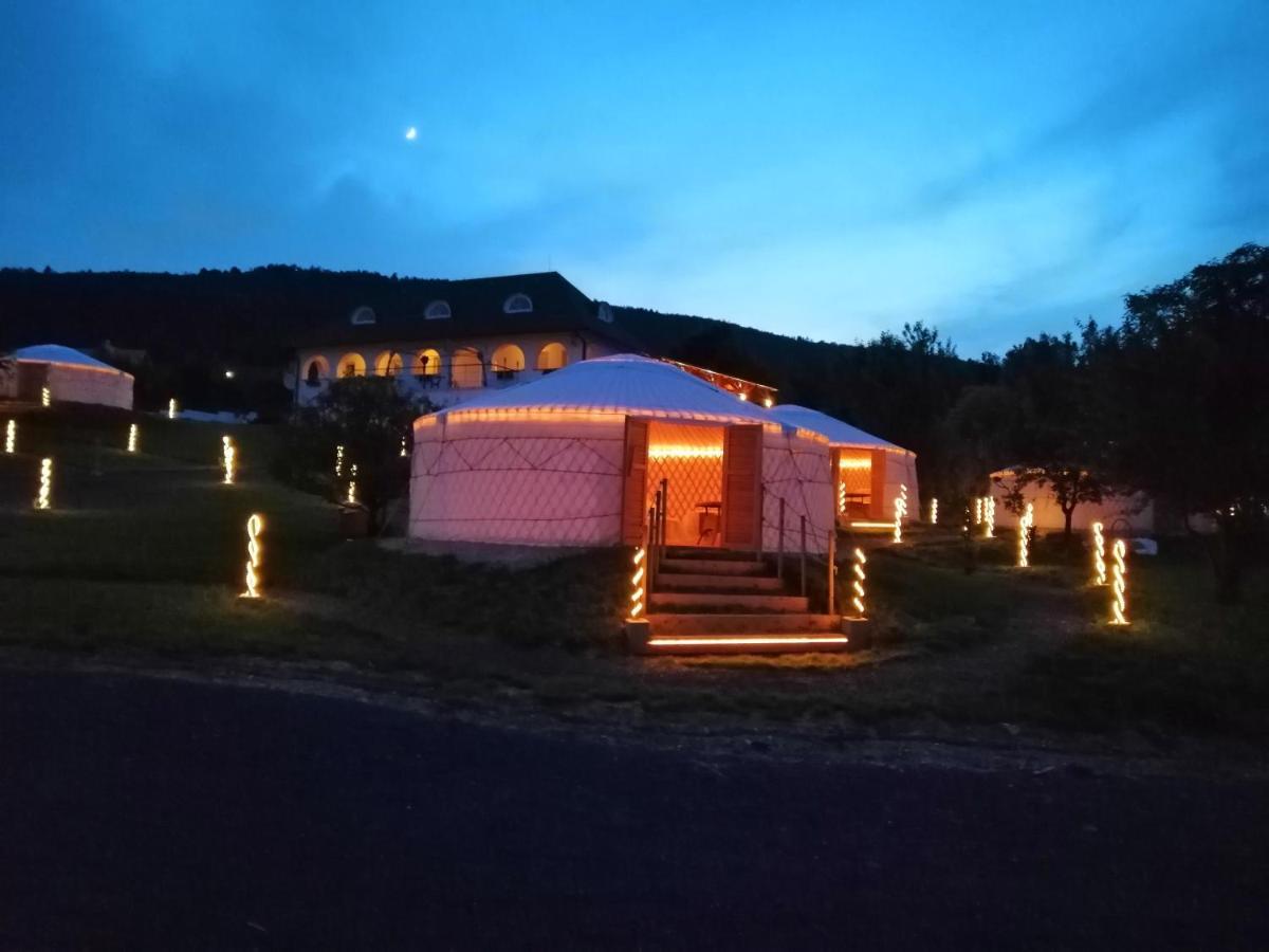 Jurta Hotel Balatongyoeroek 外观 照片