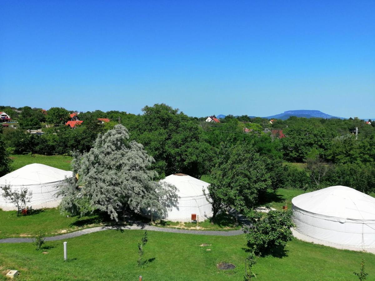 Jurta Hotel Balatongyoeroek 外观 照片