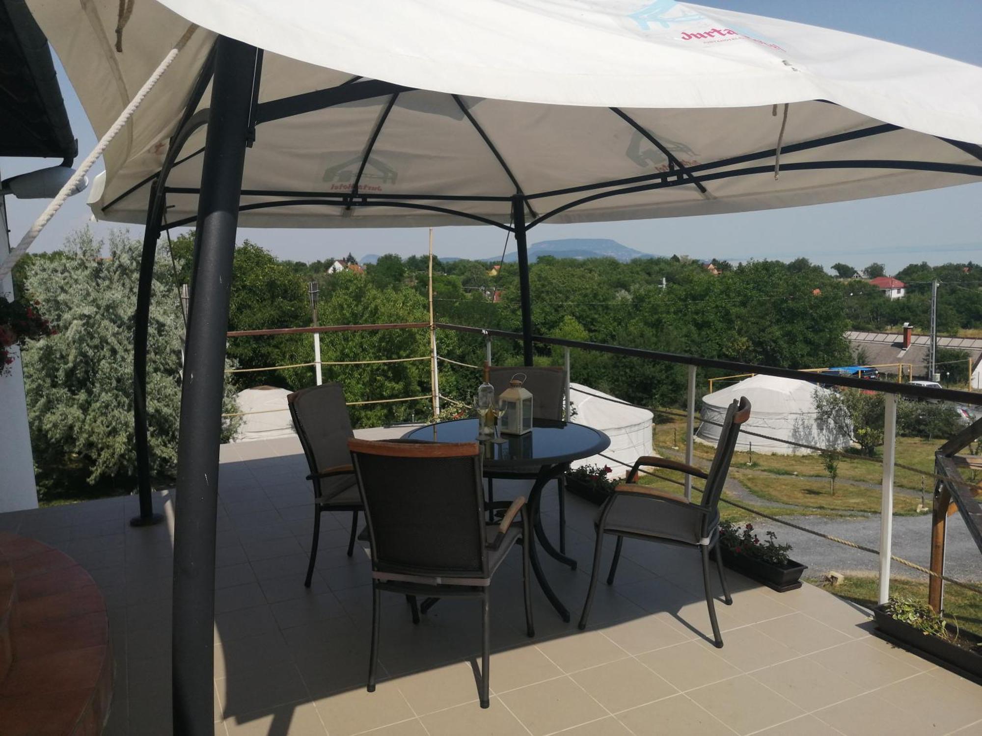 Jurta Hotel Balatongyoeroek 外观 照片