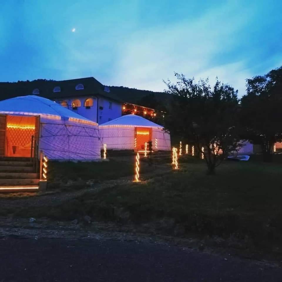 Jurta Hotel Balatongyoeroek 外观 照片