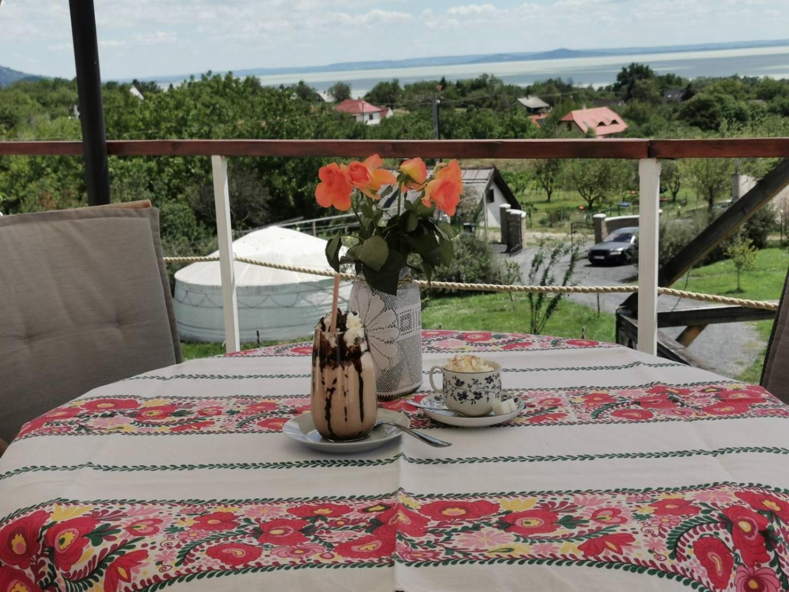 Jurta Hotel Balatongyoeroek 外观 照片