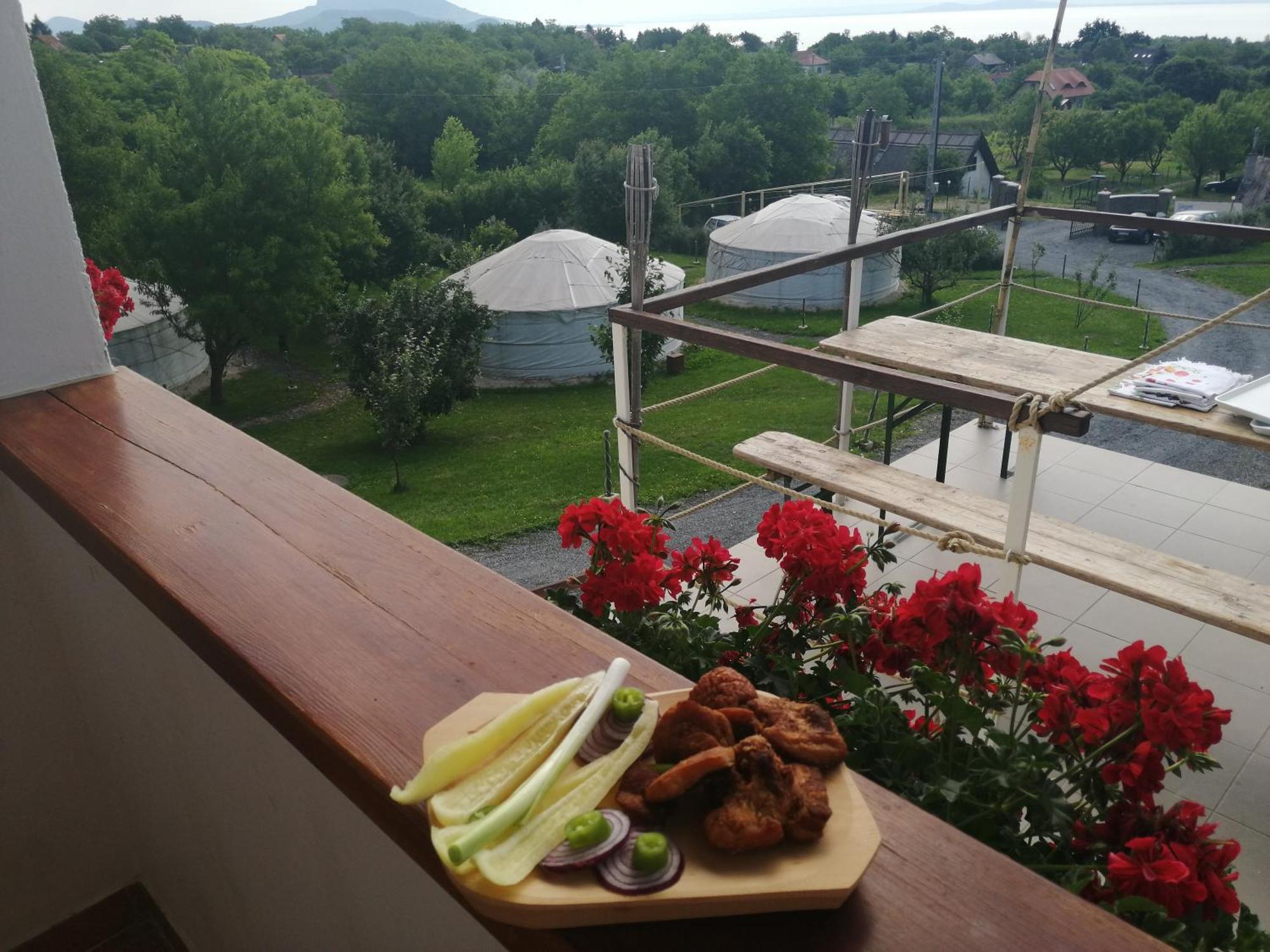 Jurta Hotel Balatongyoeroek 外观 照片