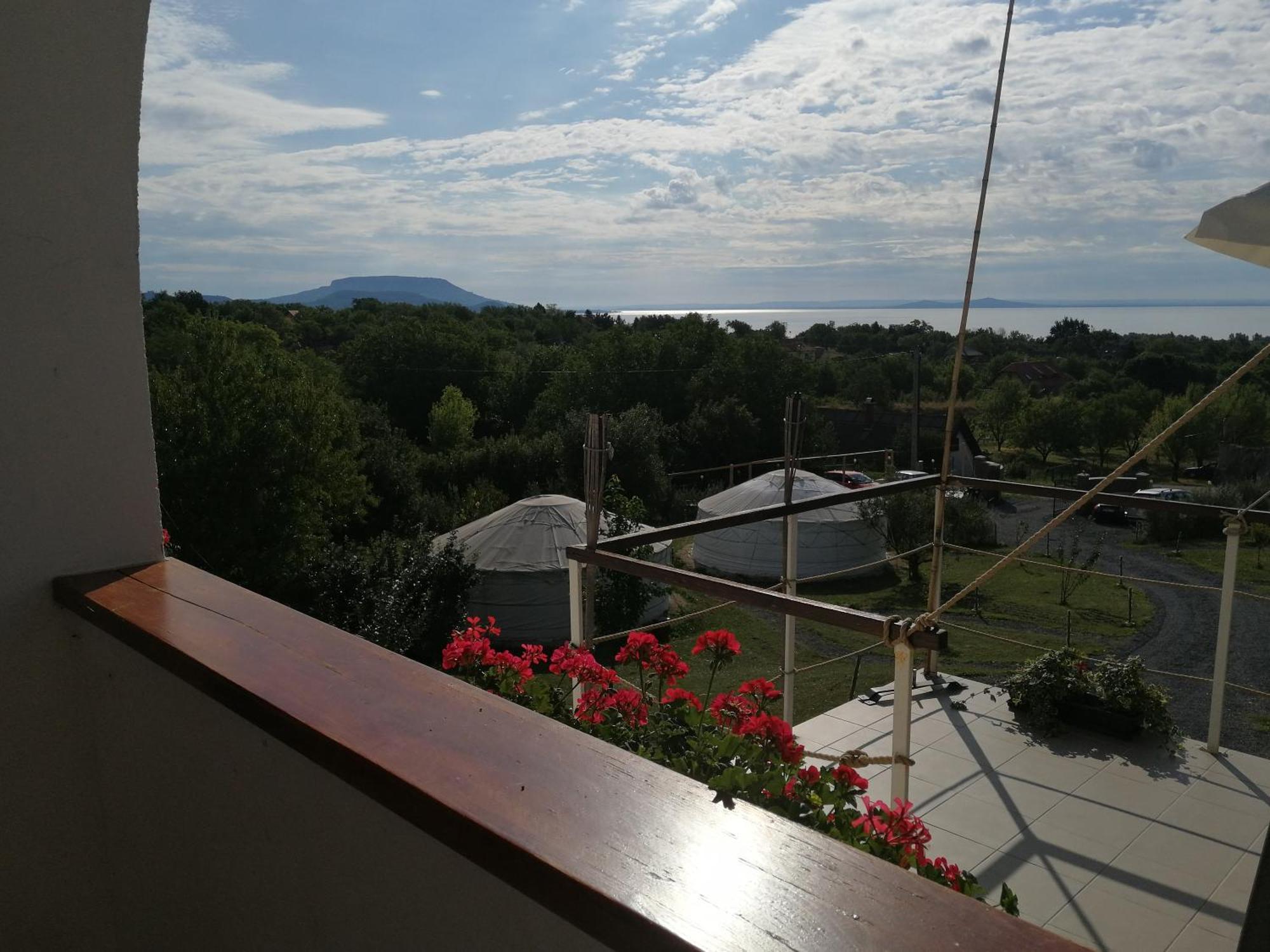Jurta Hotel Balatongyoeroek 外观 照片
