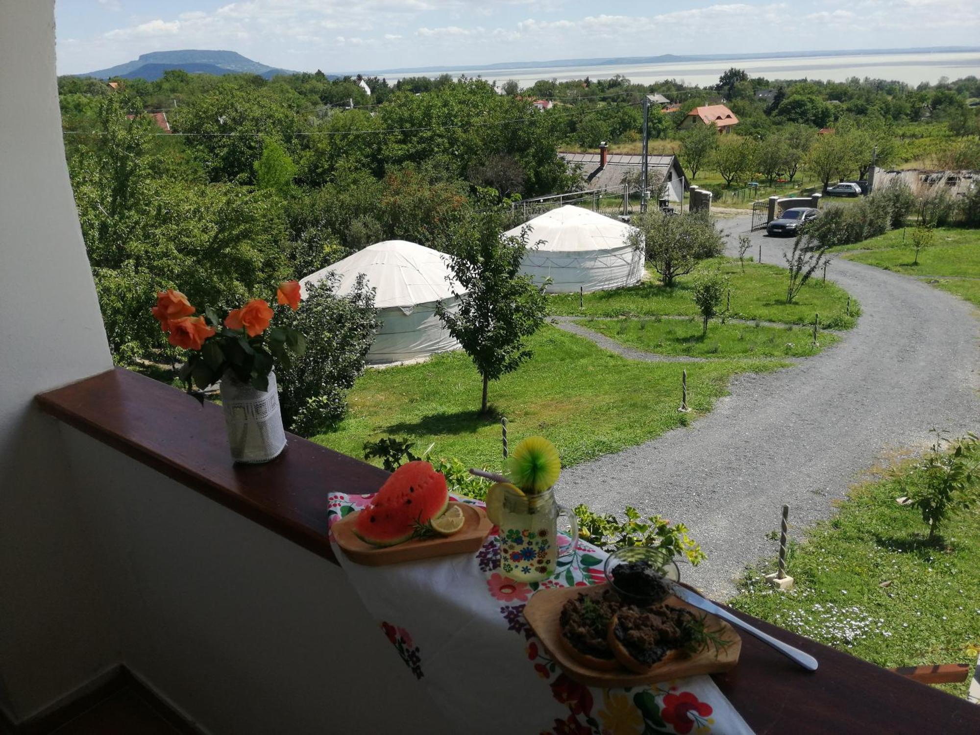 Jurta Hotel Balatongyoeroek 外观 照片