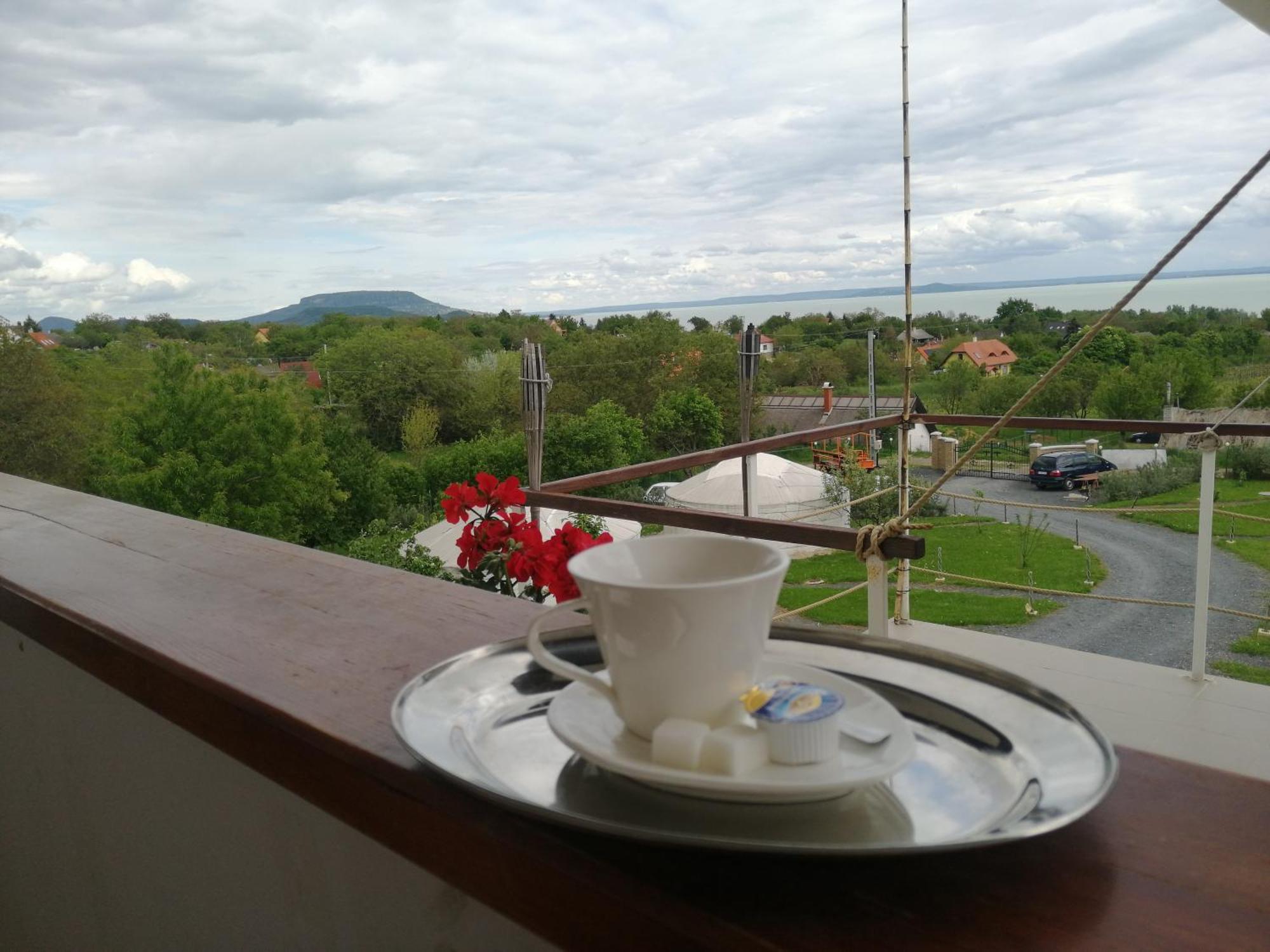 Jurta Hotel Balatongyoeroek 外观 照片