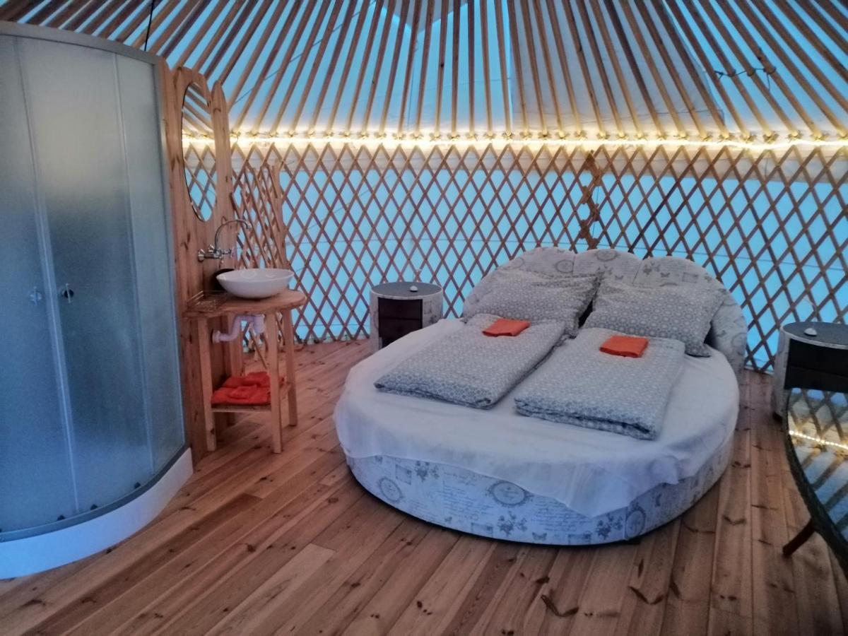 Jurta Hotel Balatongyoeroek 外观 照片